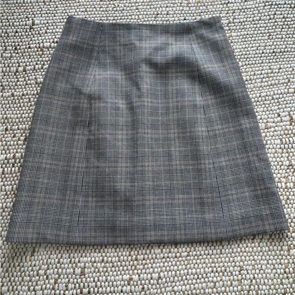 Aritzia Babaton Classic Mini Skirt - Picture 2 of 3